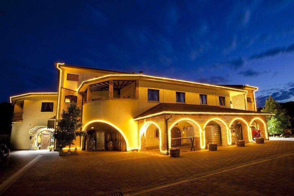 Stupnicki Dvori Winery Hotel Brodski Stupnik Ngoại thất bức ảnh